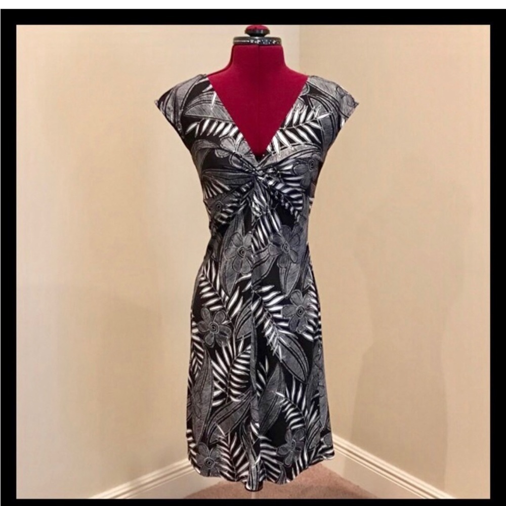Twist V-neck Dress